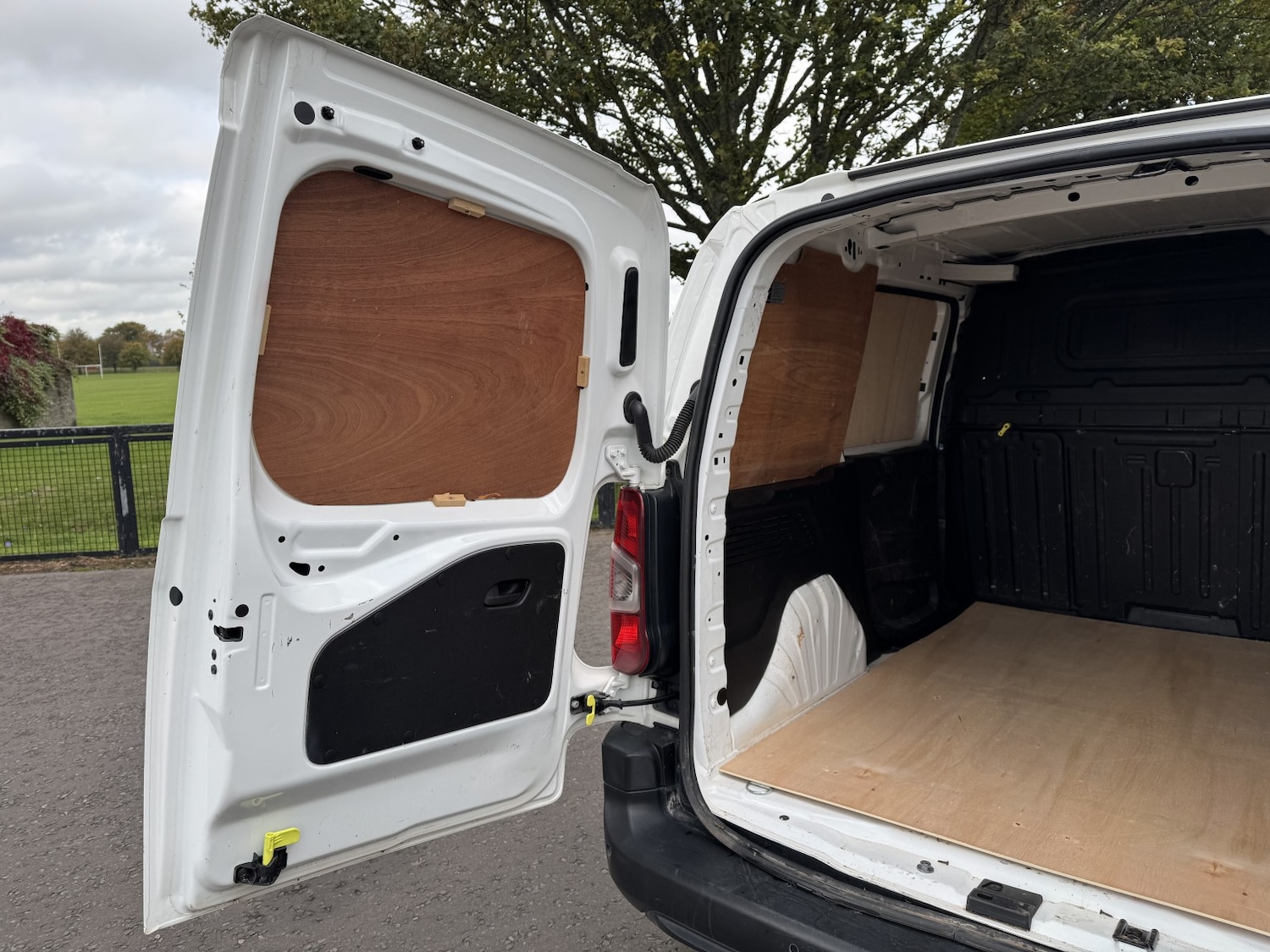 Used Peugeot Partner 2019 for sale - 76305517: Photo 11
