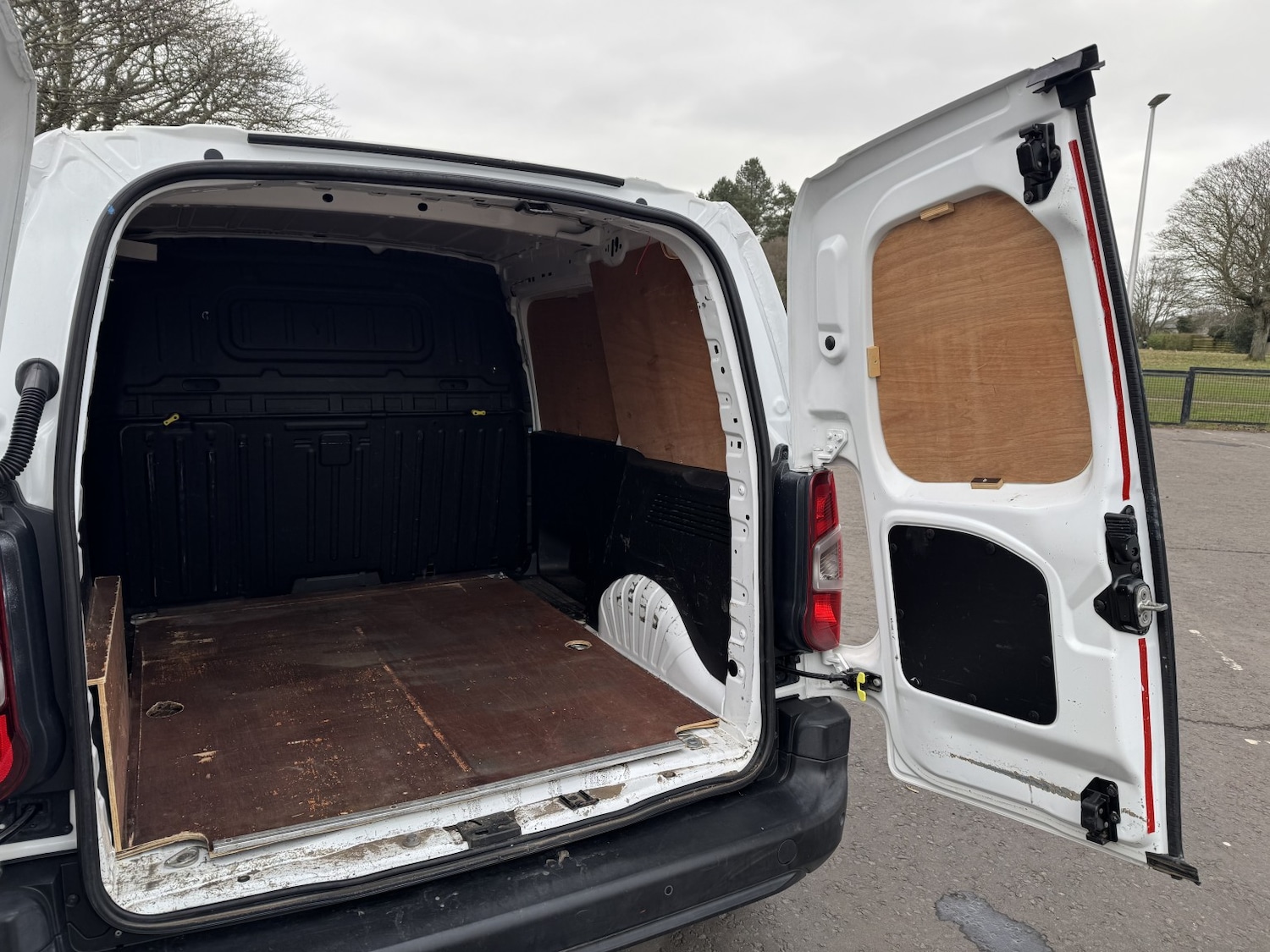 Used Peugeot Partner 2019 for sale - 77735861: Photo 11