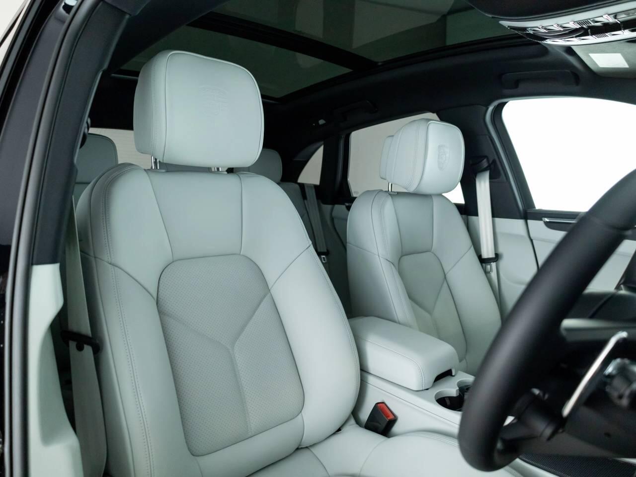 Used Porsche Macan 2025 for sale - 78190258: Photo 5