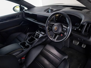 Used Porsche Cayenne 2024 for sale - 76677308: Photo