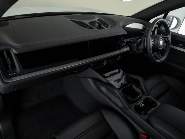 Used Porsche Cayenne 2025 for sale - 76261729: Photo 3