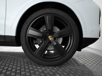Used Porsche Cayenne 2025 for sale - 76261729: Photo 4