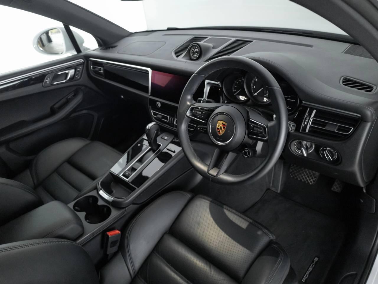 Used Porsche Macan 2021 for sale - 76328405: Photo 4