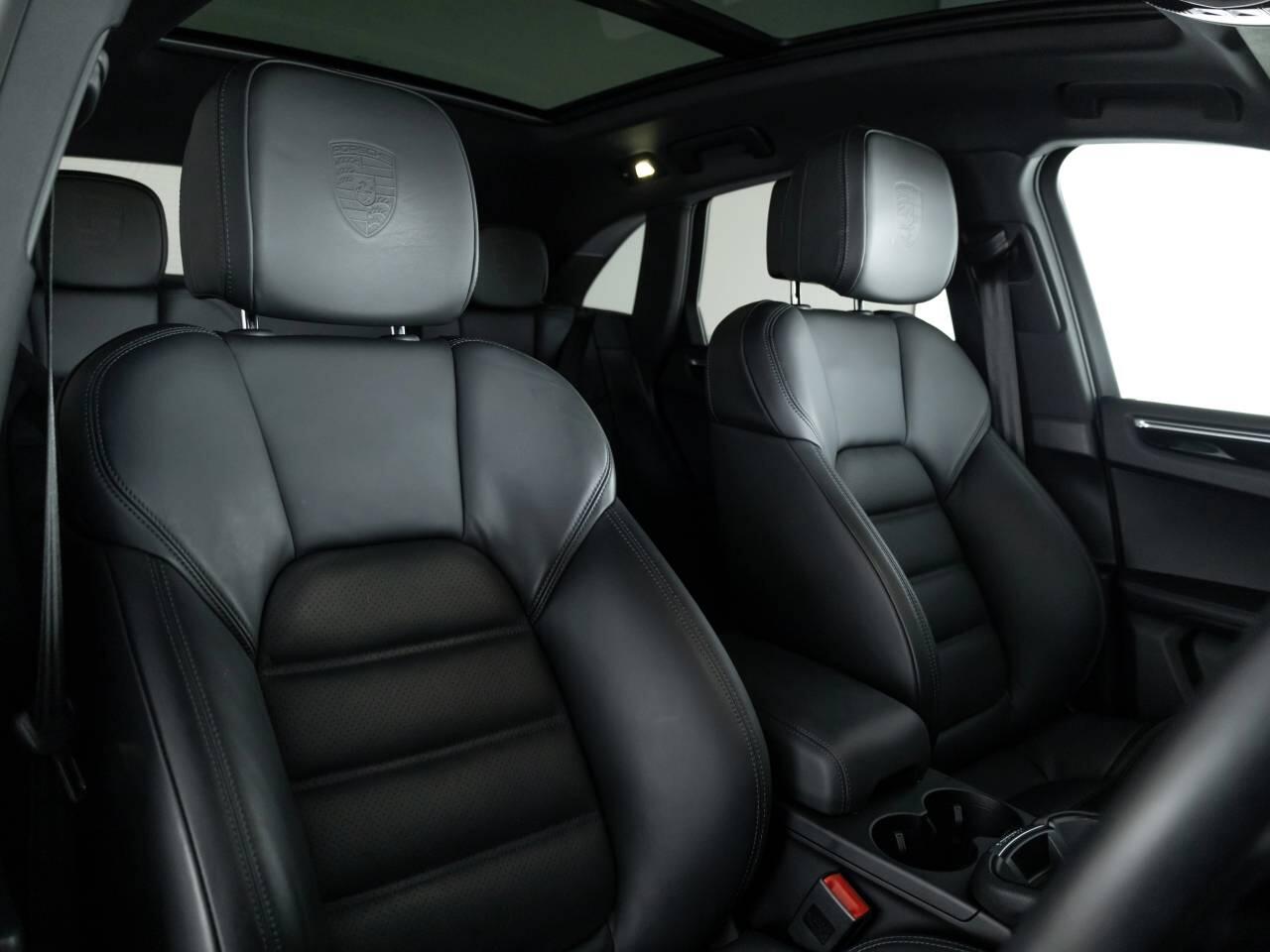 Used Porsche Macan 2021 for sale - 76328405: Photo 5