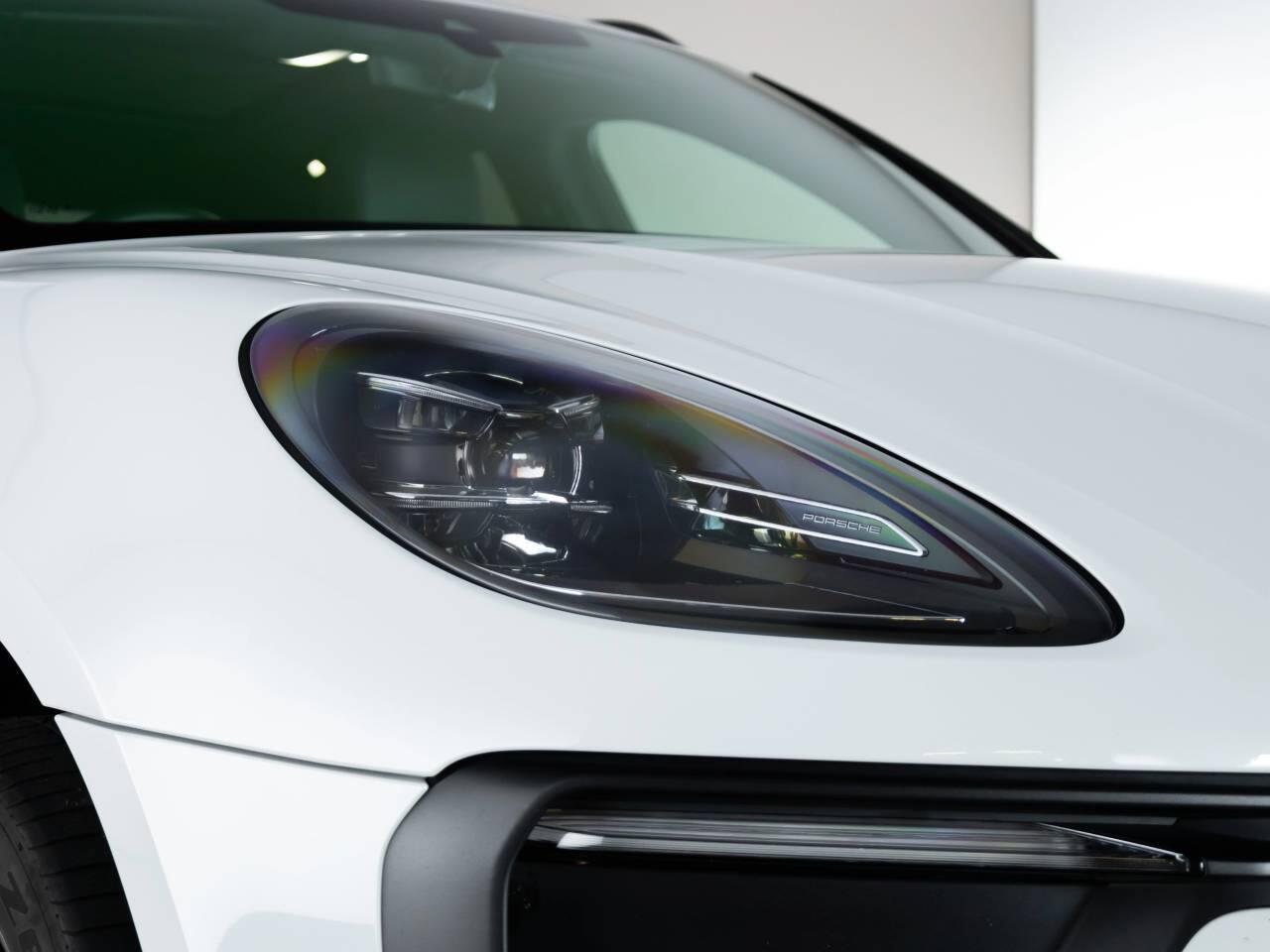 Used Porsche Macan 2021 for sale - 76328405: Photo 9