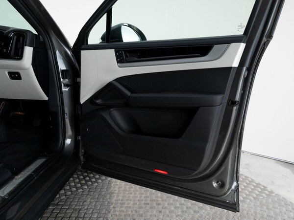Used Porsche Cayenne 2025 for sale - 76261728: Photo 10