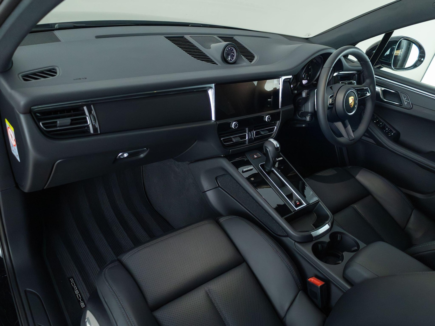 Used Porsche Macan 2026 for sale - 77649631: Photo 3