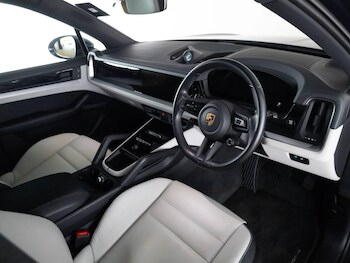 Used Porsche Cayenne 2024 for sale - 76678799: Photo