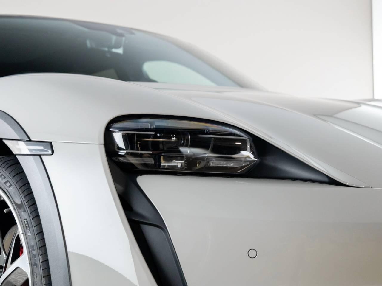 Used Porsche Taycan 2022 for sale - 76674790: Photo 10