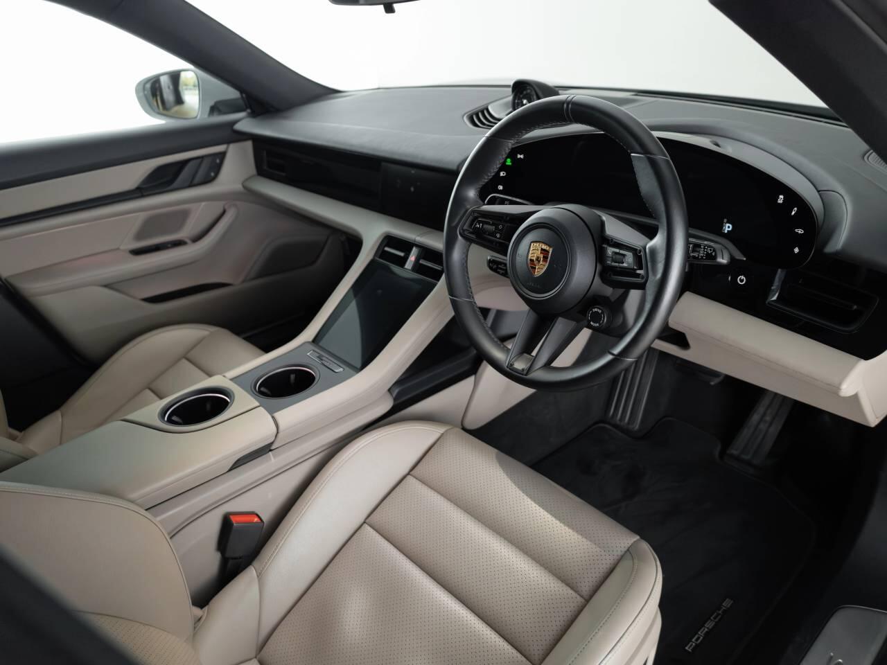 Used Porsche Taycan 2022 for sale - 76674790: Photo 4