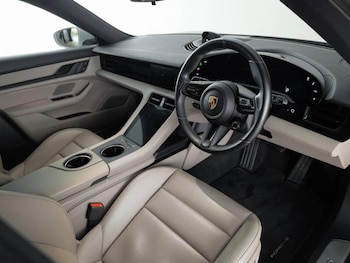 Used Porsche Taycan 2022 for sale - 76674790: Photo