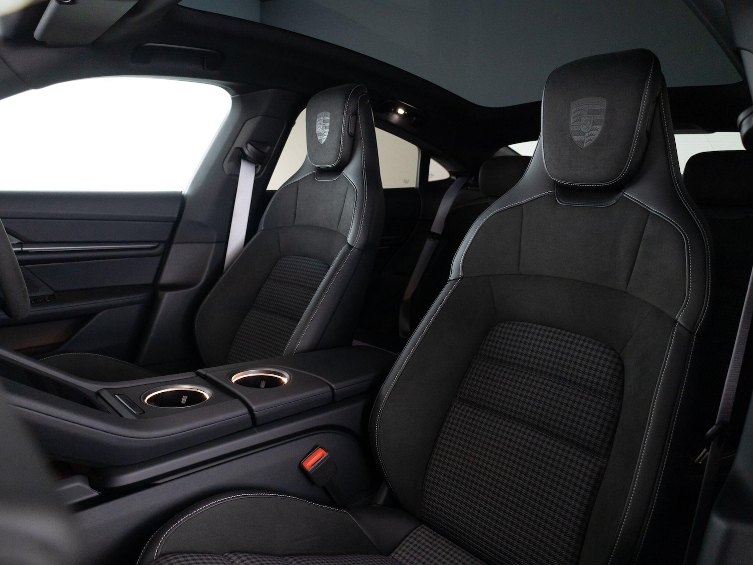 Used Porsche Taycan 2025 for sale - 77110234: Photo 9