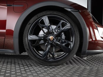 Used Porsche Taycan 2021 for sale - 78118079: Photo