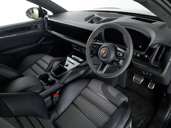 Used Porsche Cayenne 2024 for sale - 76677915: Photo