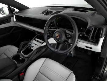 Used Porsche Cayenne 2025 for sale - 76400359: Photo