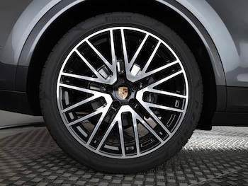 Used Porsche Cayenne 2025 for sale - 76400359: Photo