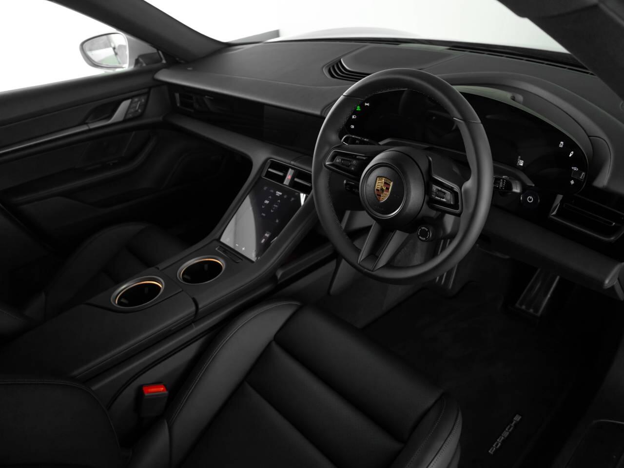 Used Porsche Taycan 2025 for sale - 78159015: Photo 4