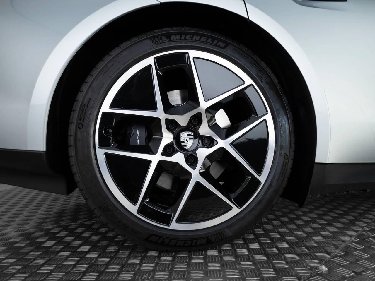 Used Porsche Taycan 2025 for sale - 78159015: Photo 6