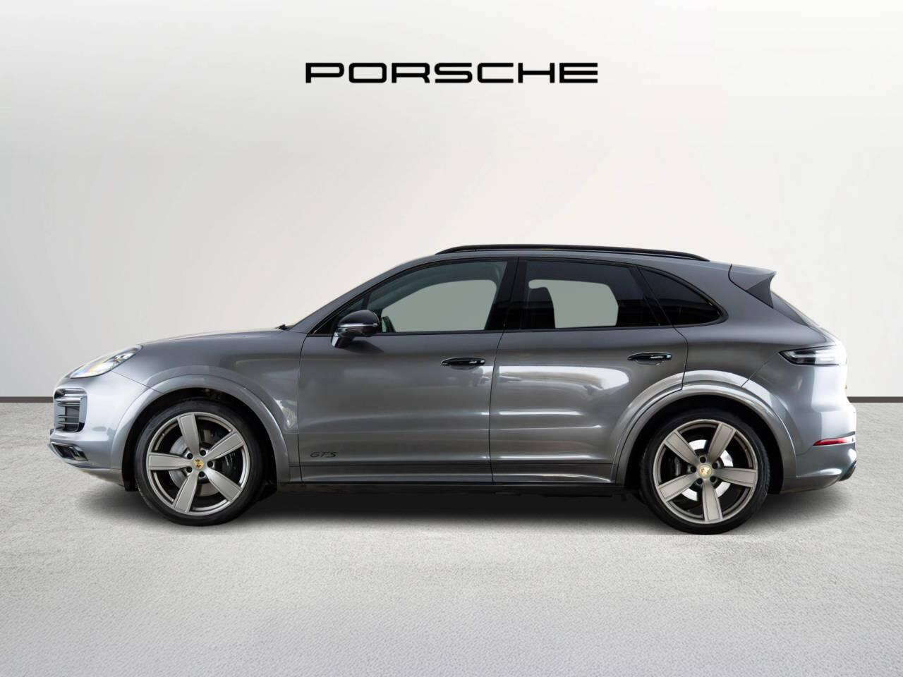 Used Porsche Cayenne 2023 for sale - 76927733: Photo 2