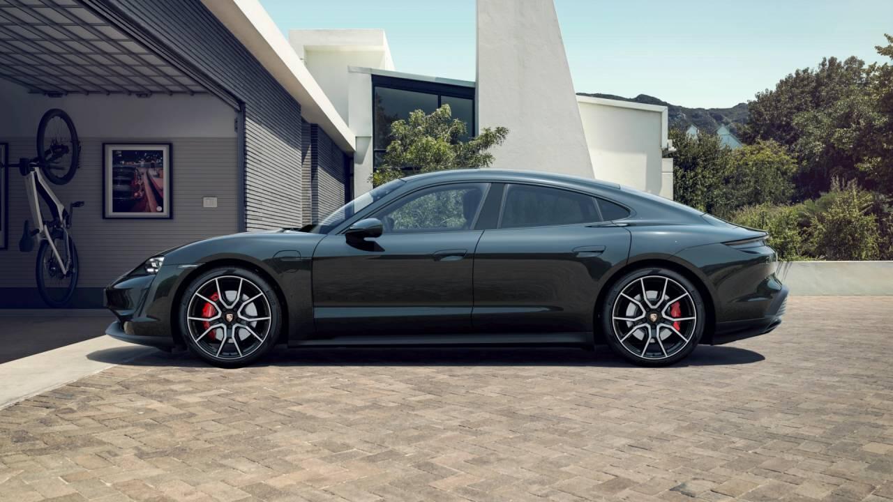 Used Porsche Taycan 2022 for sale - 77360352: Photo 2