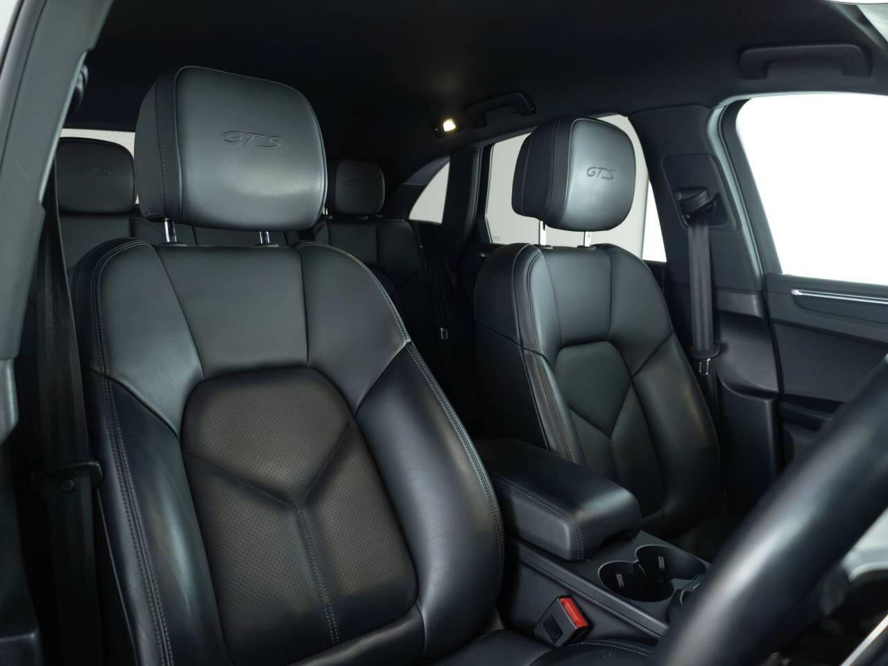 Used Porsche Macan 2021 for sale - 77698075: Photo 5