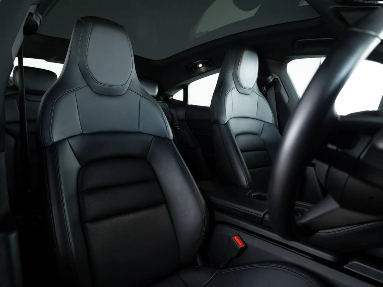 Used Porsche Taycan 2022 for sale - 78190219: Photo 5