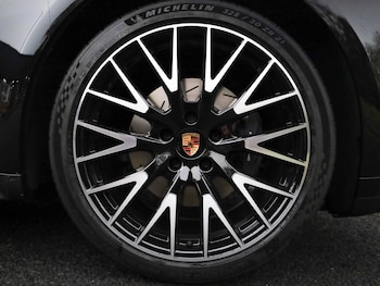 Used Porsche Panamera 2025 for sale - 78482950: Photo