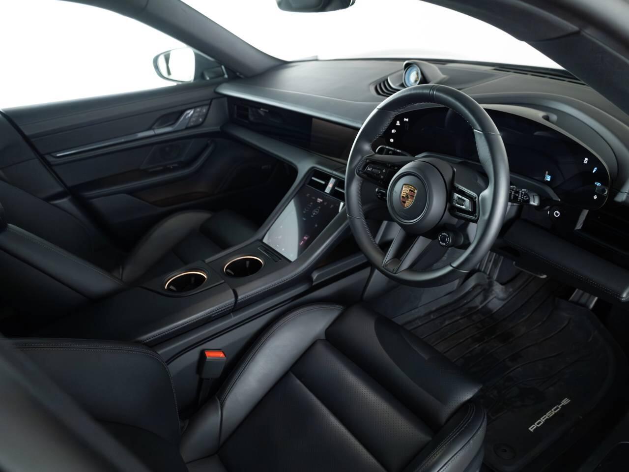 Used Porsche Taycan 2025 for sale - 78190226: Photo 4