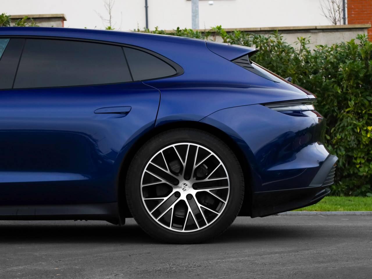 Used Porsche Taycan 2025 for sale - 76680358: Photo 12