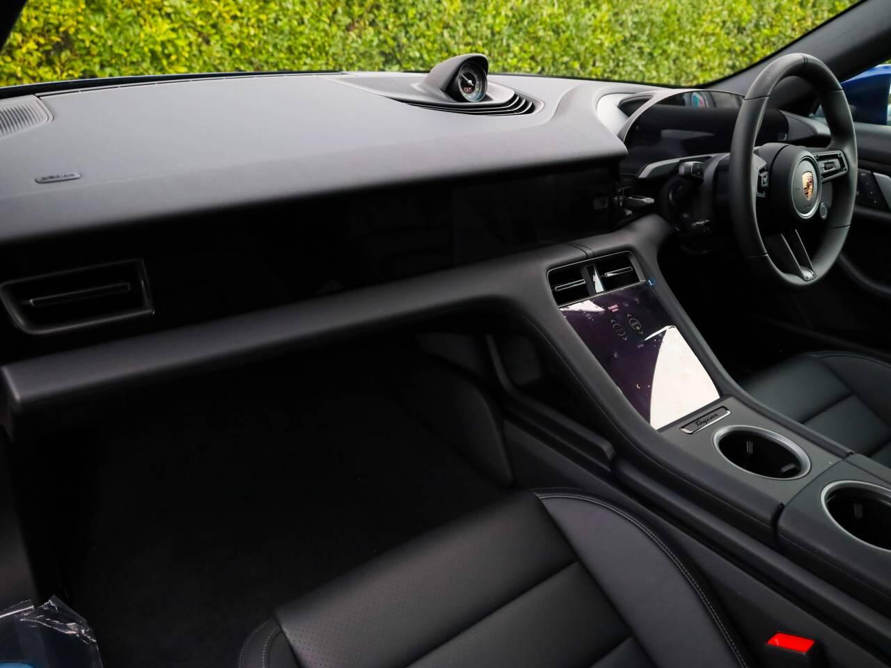 Used Porsche Taycan 2025 for sale - 76680358: Photo 4