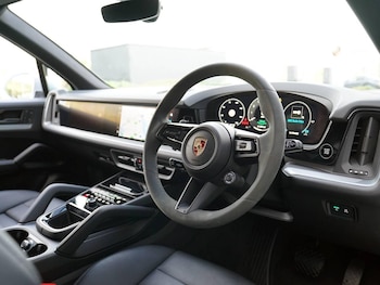 Used Porsche Cayenne 2024 for sale - 77528552: Photo