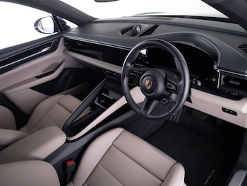 Used Porsche Macan 2024 for sale - 76677088: Photo