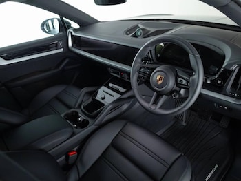 Used Porsche Cayenne 2025 for sale - 77032494: Photo