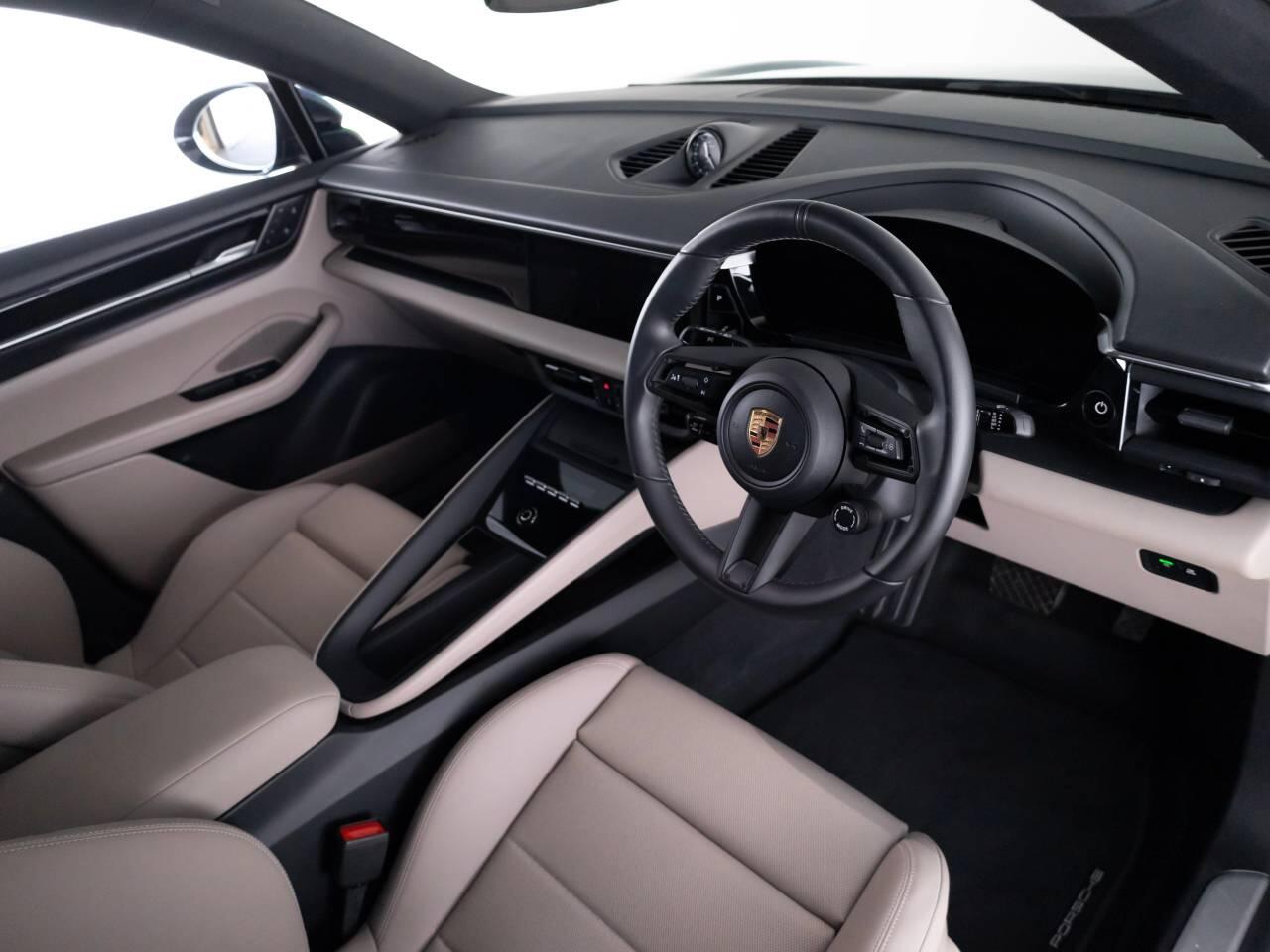 Used Porsche Macan 2024 for sale - 77132909: Photo 4