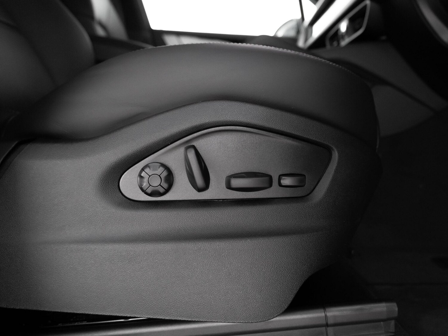 Used Porsche Cayenne 2025 for sale - 76678588: Photo 12