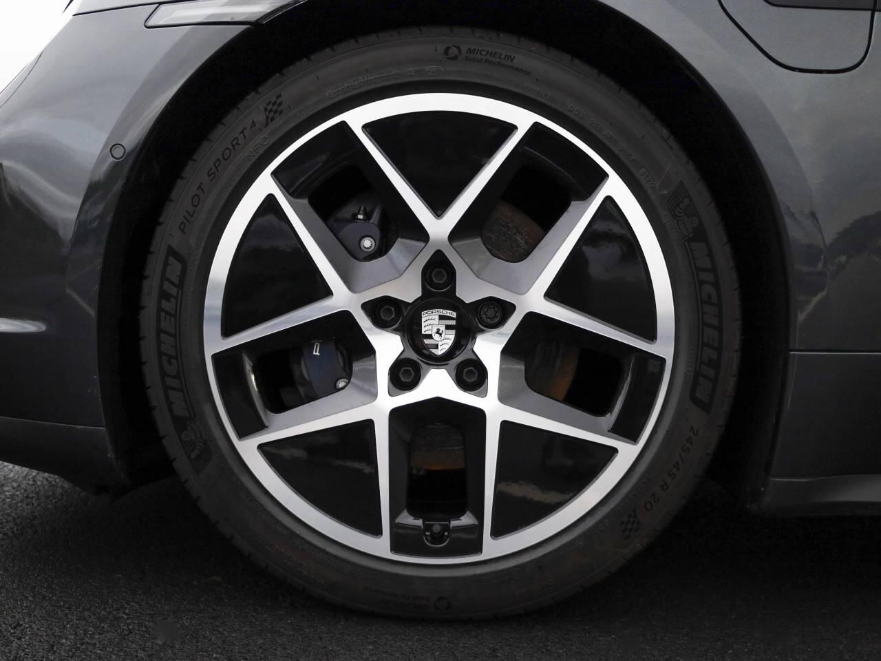 Used Porsche Taycan 2025 for sale - 76841806: Photo 4