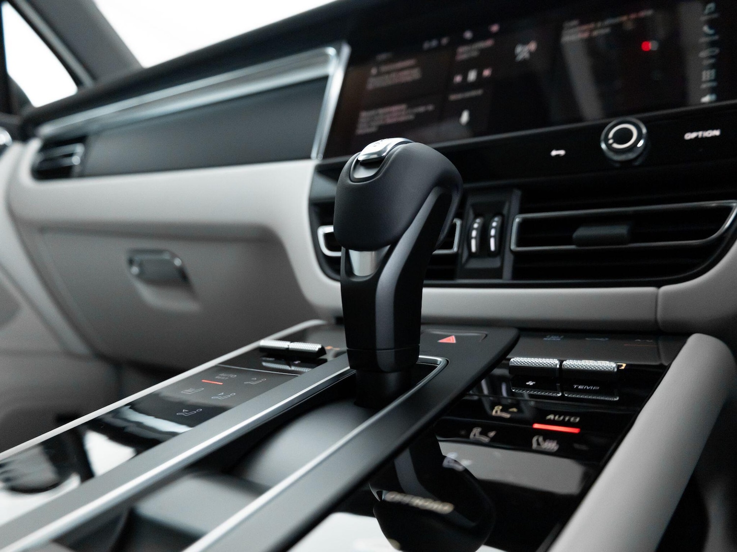 Used Porsche Macan 2025 for sale - 77032555: Photo 11