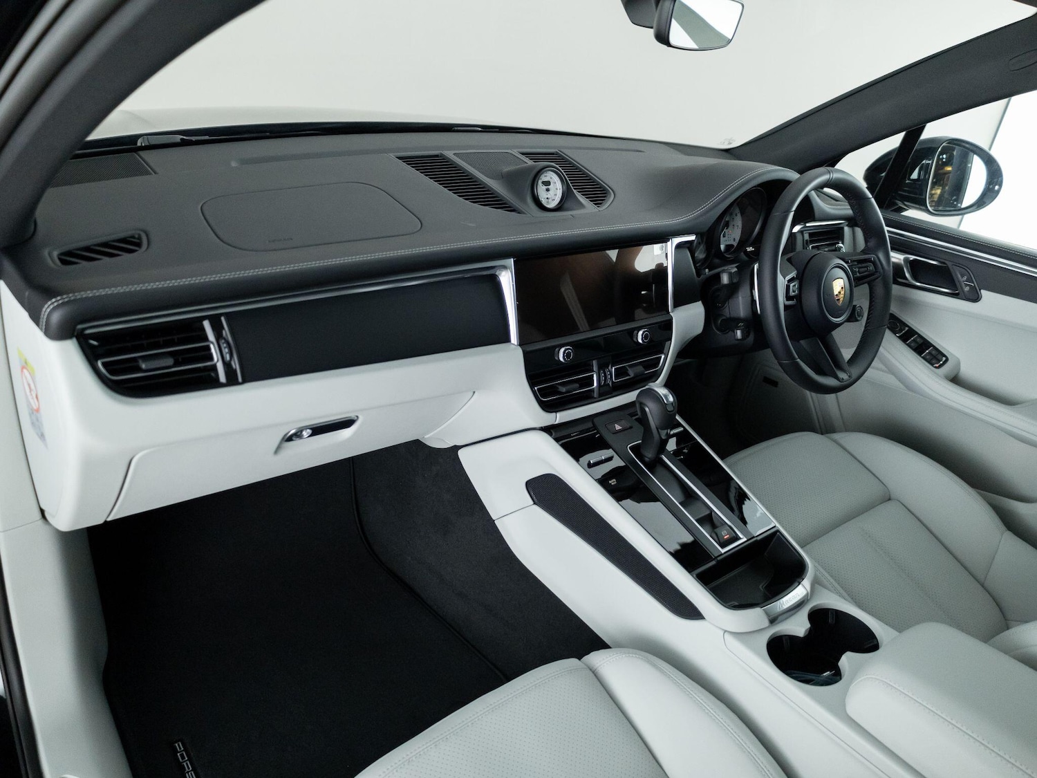 Used Porsche Macan 2025 for sale - 77032555: Photo 3