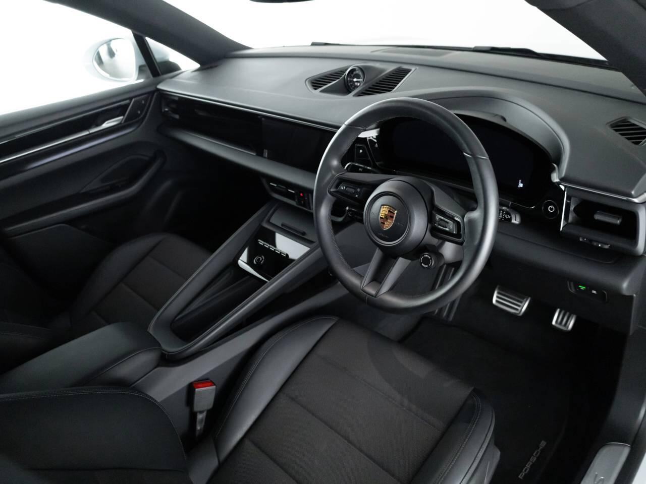Used Porsche Macan 2024 for sale - 76744952: Photo 4