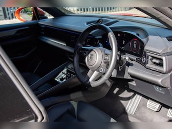 Used Porsche Macan 2024 for sale - 76744950: Photo