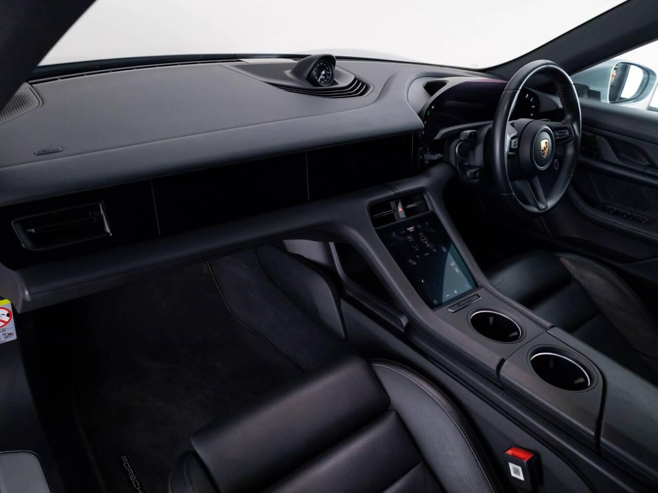 Used Porsche Taycan 2020 for sale - 76680910: Photo 4