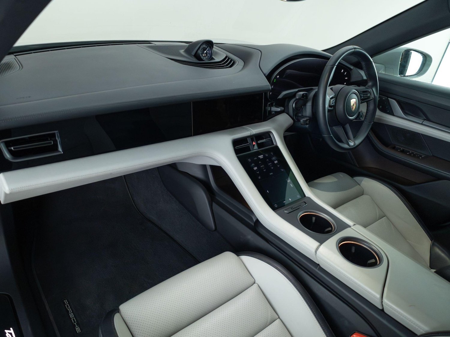 Used Porsche Taycan 2024 for sale - 77280947: Photo 3