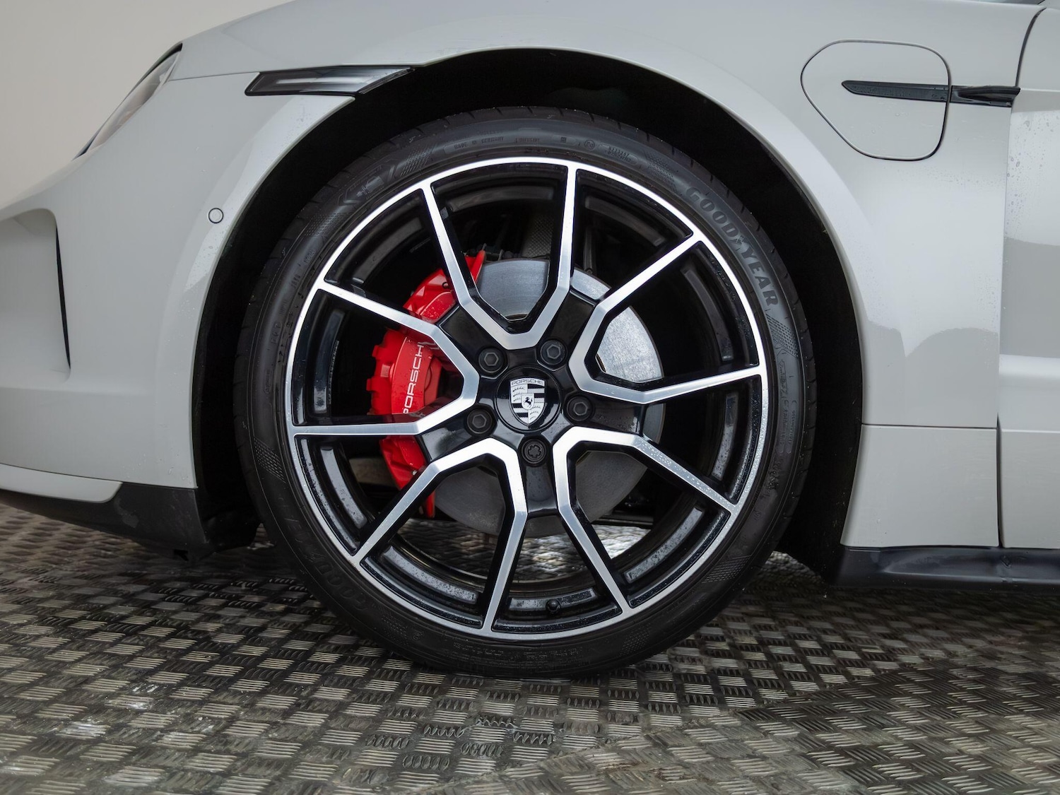 Used Porsche Taycan 2024 for sale - 77280947: Photo 4