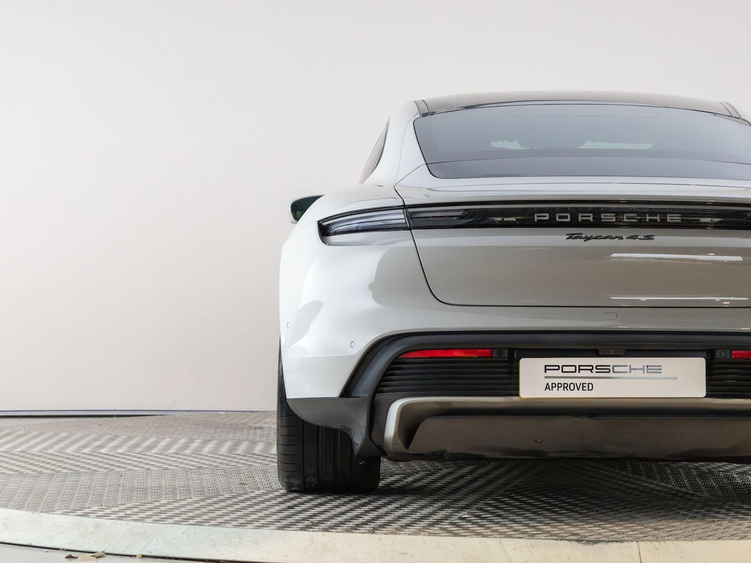 Used Porsche Taycan 2024 for sale - 77280947: Photo 9