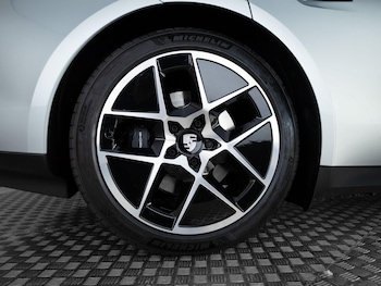 Used Porsche Taycan 2025 for sale - 77193276: Photo