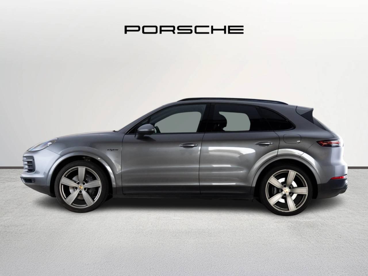 Used Porsche Cayenne 2023 for sale - 76676933: Photo 2