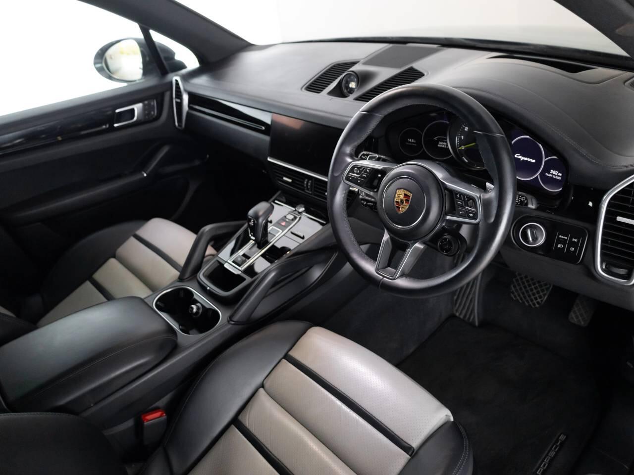 Used Porsche Cayenne 2023 for sale - 76676933: Photo 4