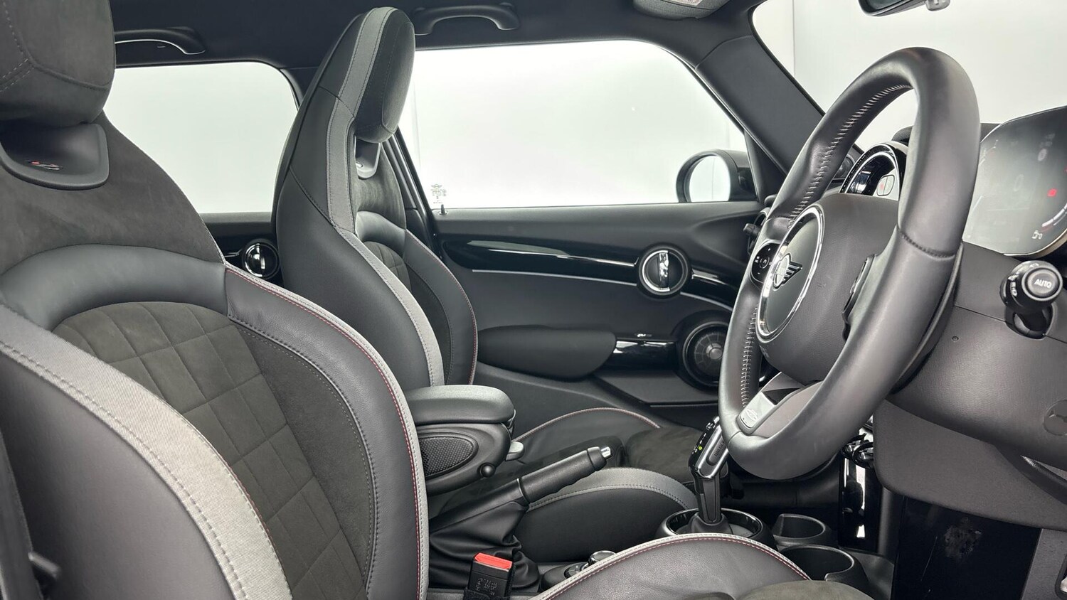 Used MINI Hatch 2023 for sale - 77016201: Photo 11