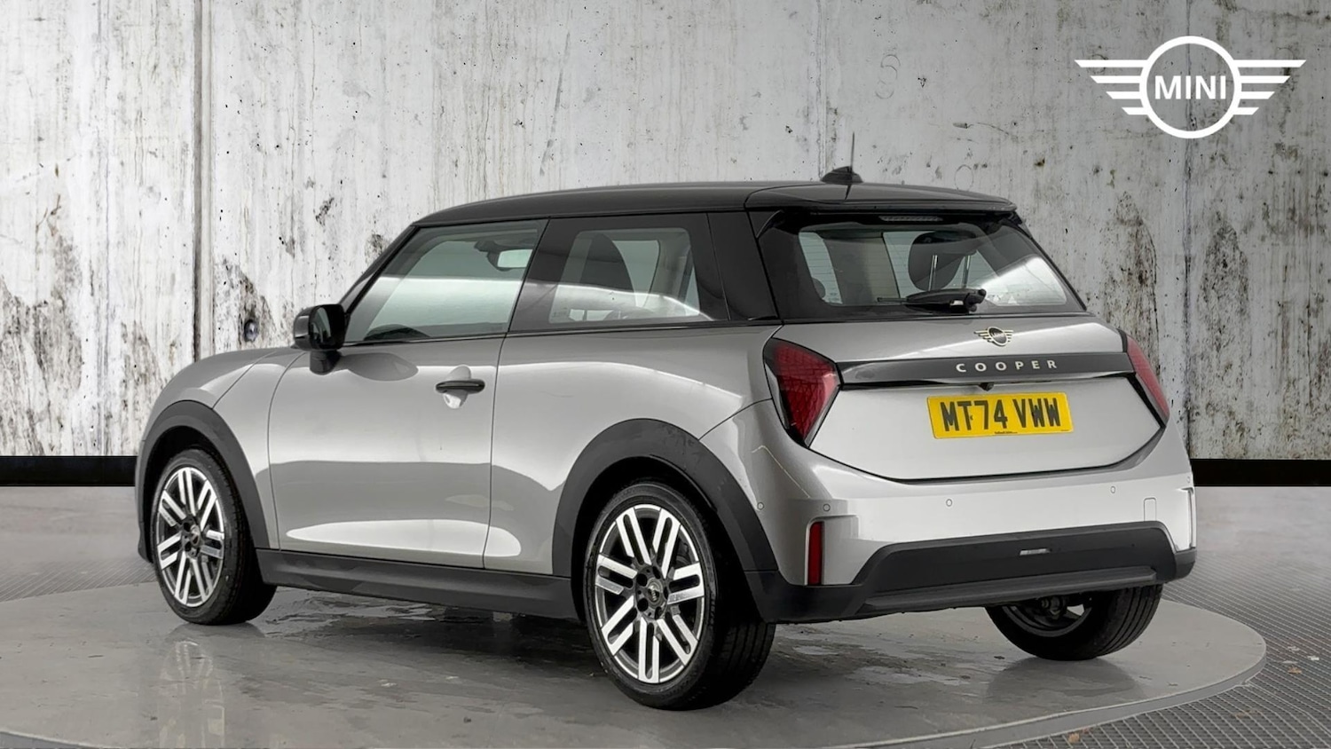 Used MINI Cooper 2024 for sale - 76952624: Photo 2