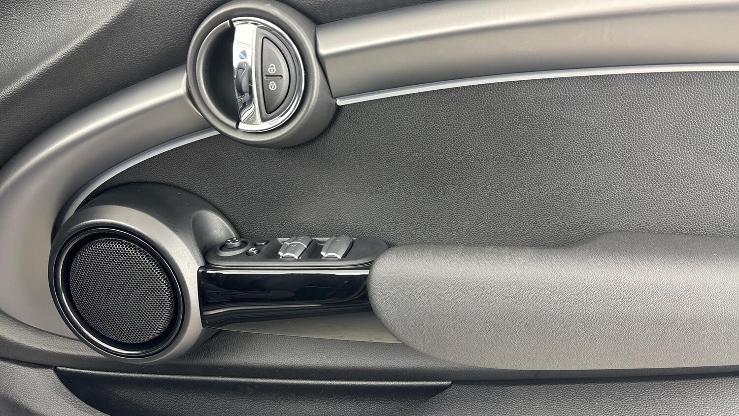 Used MINI Convertible 2023 for sale - 77599069: Photo 33